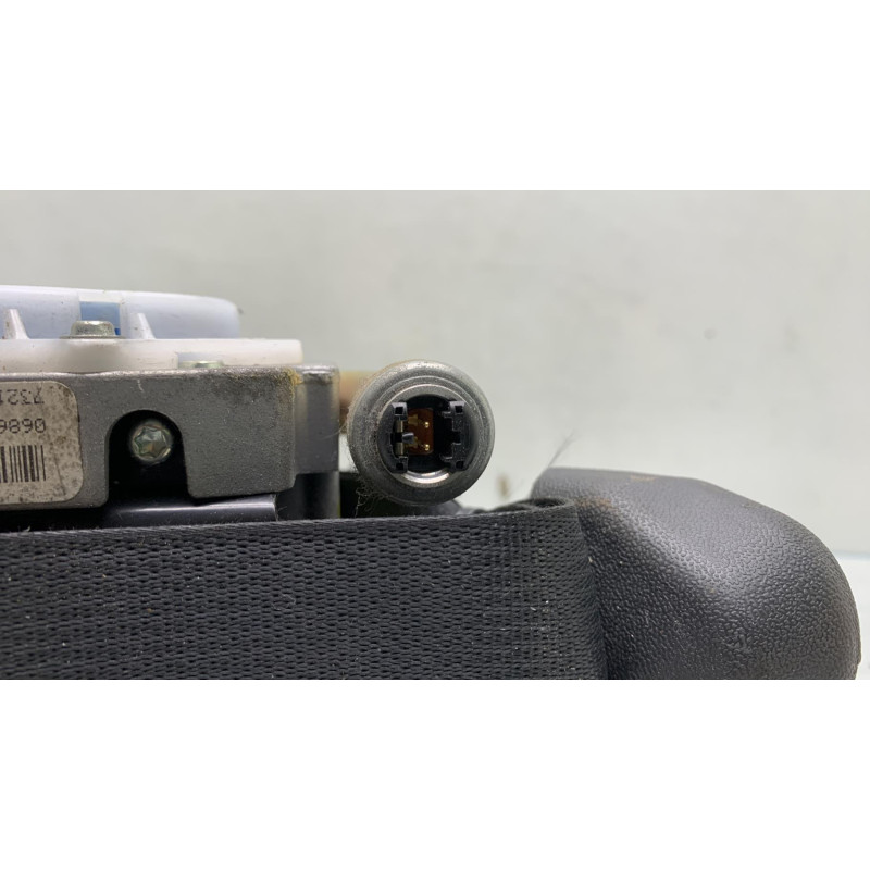 Pretensionneur de ceinture avant droit TOYOTA AVENSIS 2 Photo n°2