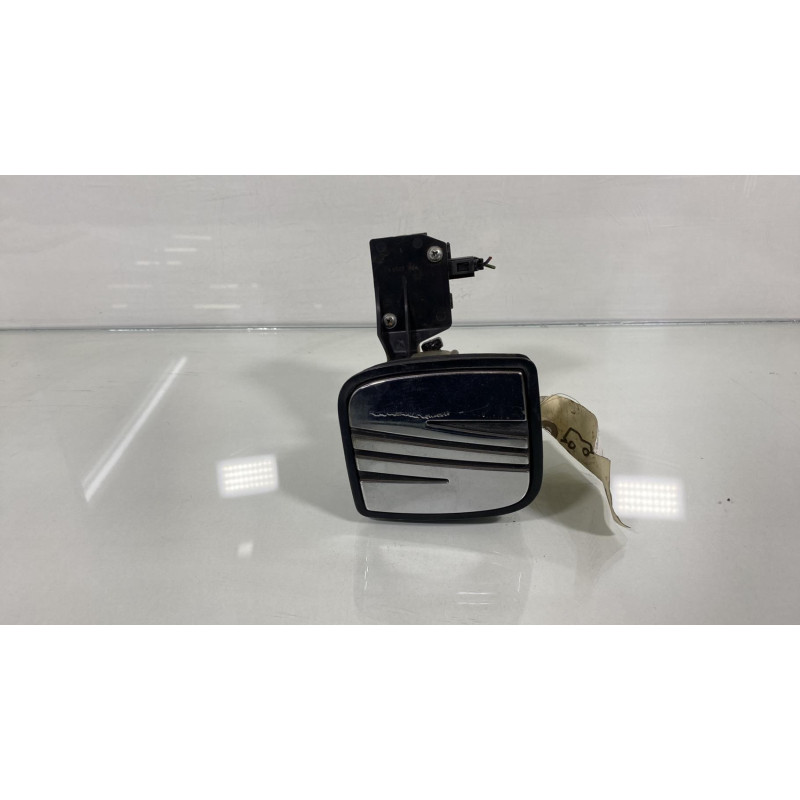 Bouton de coffre SEAT IBIZA 3 Photo n°2
