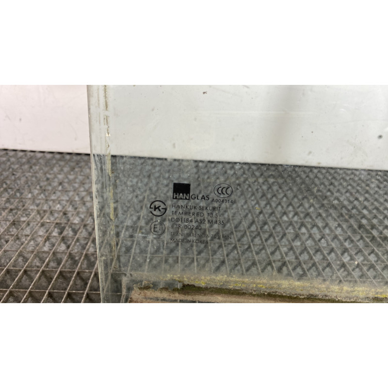 Vitre arriere droit HYUNDAI TRAJET Photo n°3