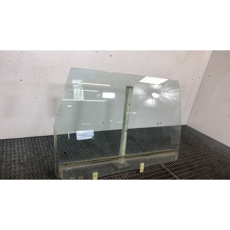 Vitre arriere droit HYUNDAI TRAJET Photo n°4