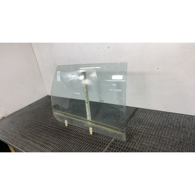 Vitre arriere droit HYUNDAI TRAJET Photo n°5