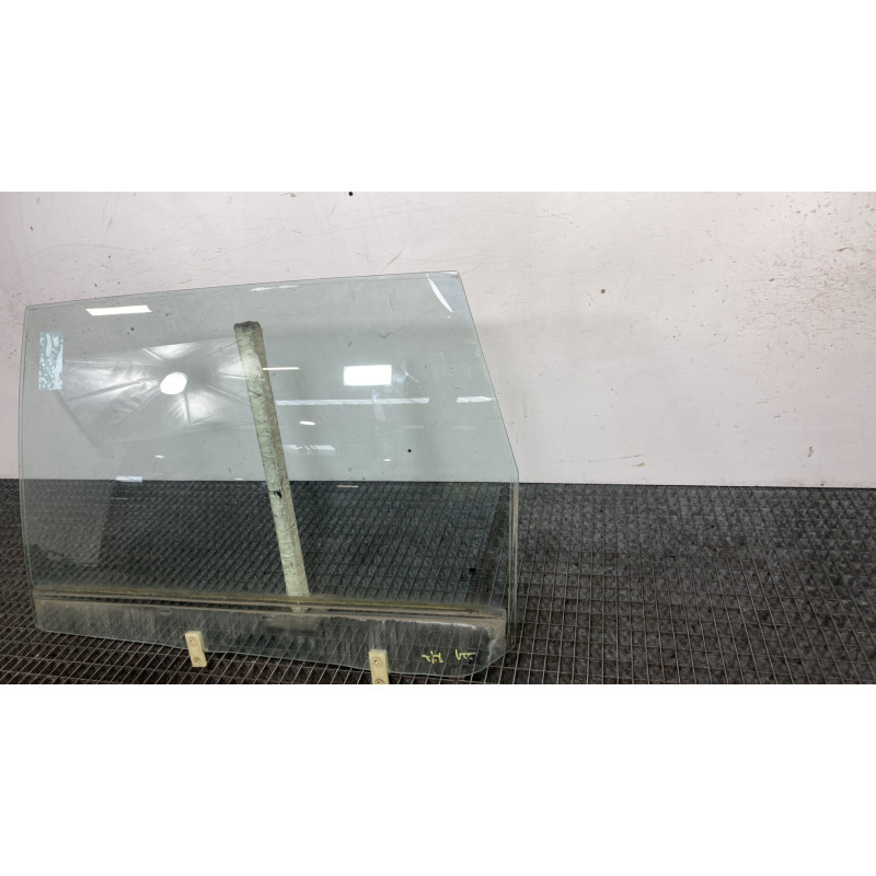 Vitre arriere gauche HYUNDAI TRAJET Photo n°4