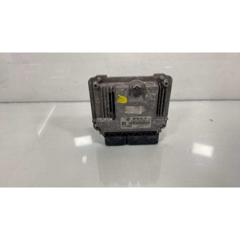 Calculateur moteur VOLKSWAGEN GOLF 5 Photo n°2
