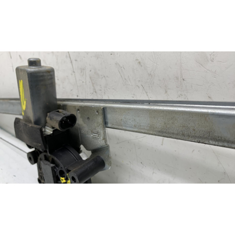 Leve vitre electrique avant droit RENAULT TRAFIC 2 Photo n°1