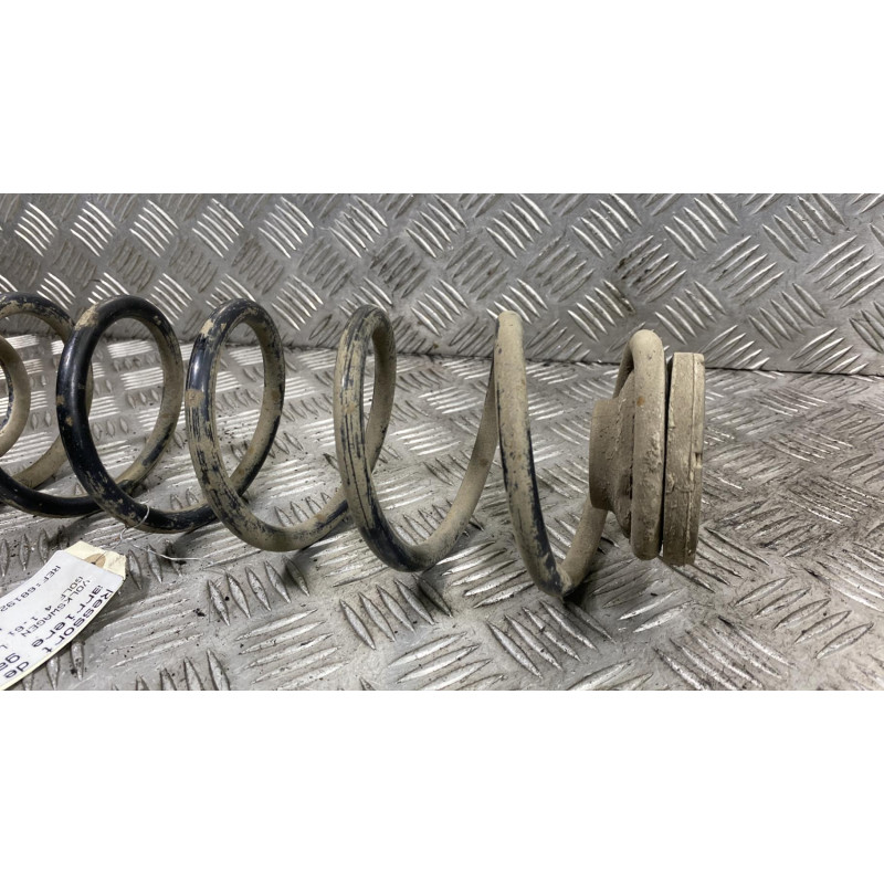 Ressort de suspension arriere gauche VOLKSWAGEN GOLF 4 Photo n°1