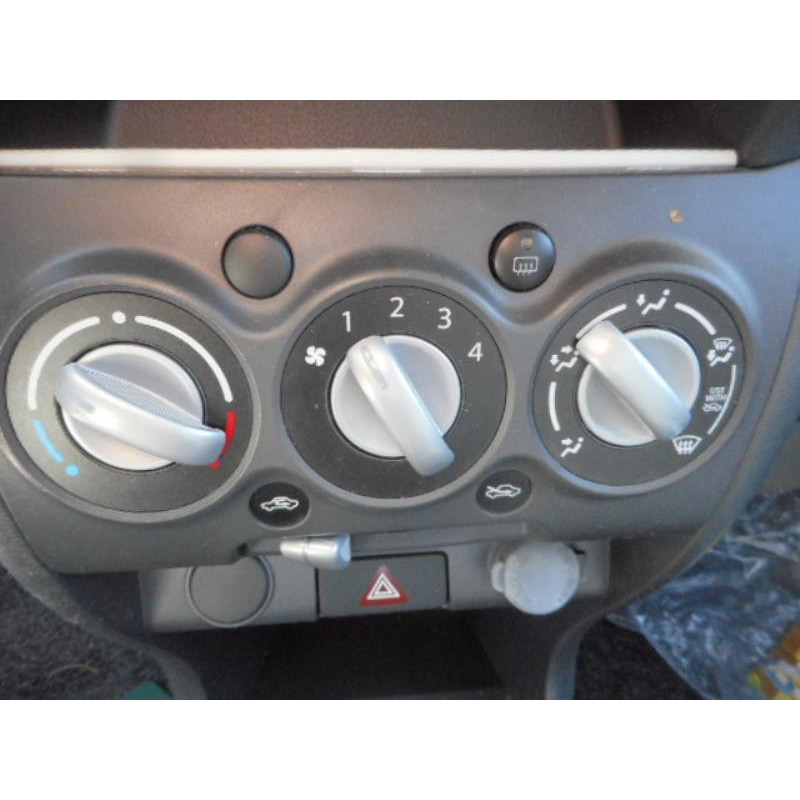 Bouton de warning SUZUKI ALTO 3 Photo n°9