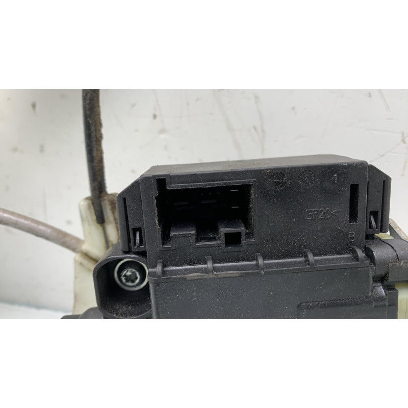 Leve vitre electrique arriere gauche VOLKSWAGEN POLO 5 Photo n°1
