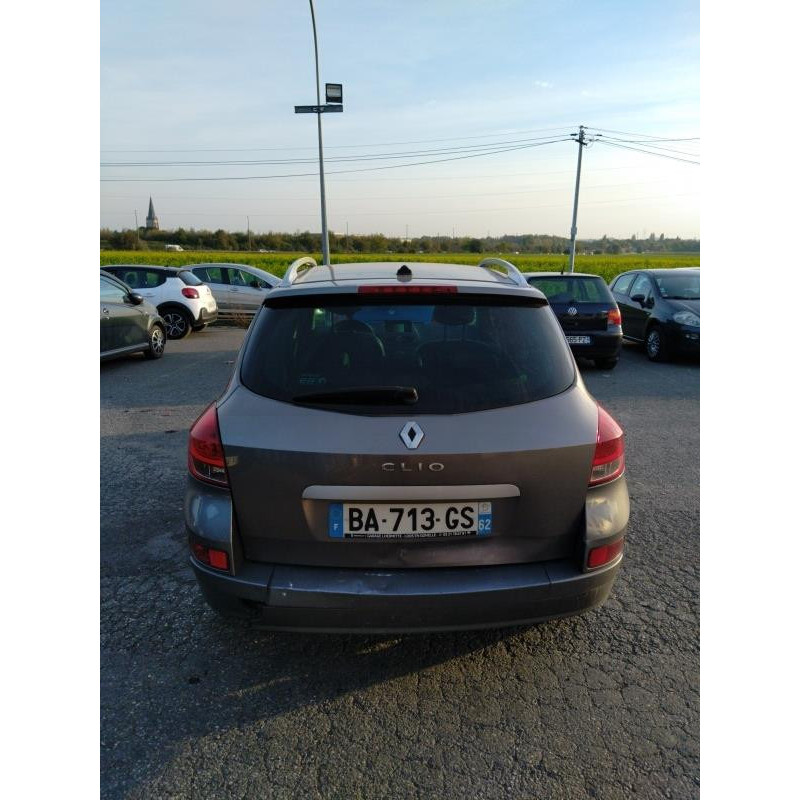 Feu arriere stop central RENAULT CLIO 3 Photo n°10