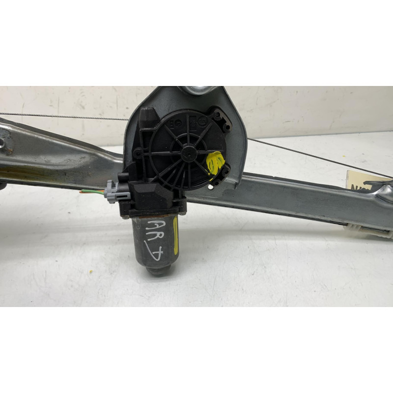 Leve vitre electrique arriere droit RENAULT CLIO 3 Photo n°3