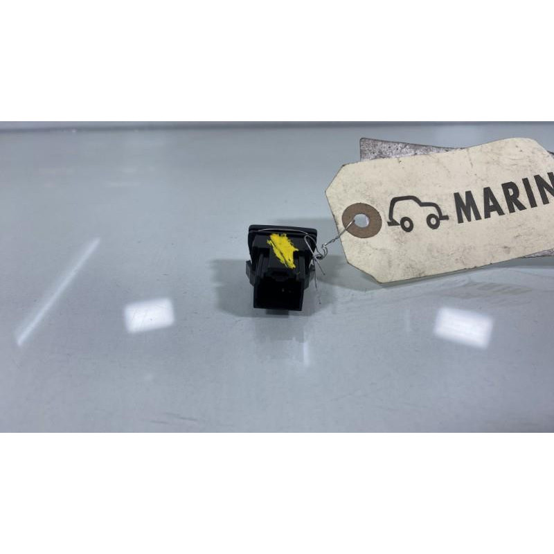 Bouton de warning FORD FIESTA 7 Photo n°3