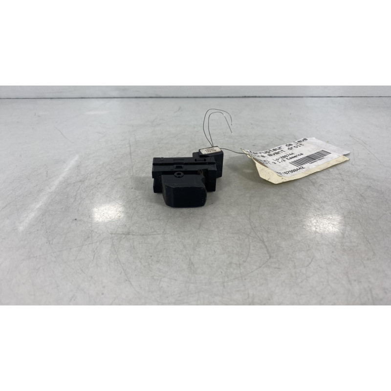 Interrupteur de leve vitre avant droit SUZUKI SWIFT 3 Photo n°1