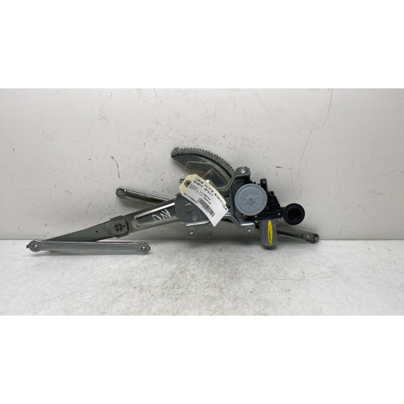 Leve vitre electrique avant droit SUZUKI SWIFT 3 Photo n°1