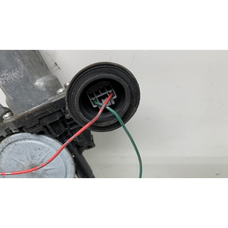 Leve vitre electrique avant gauche SUZUKI SWIFT 3 Photo n°3