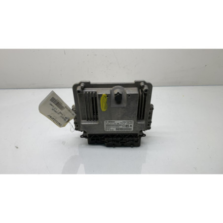 Calculateur moteur PEUGEOT 208 1