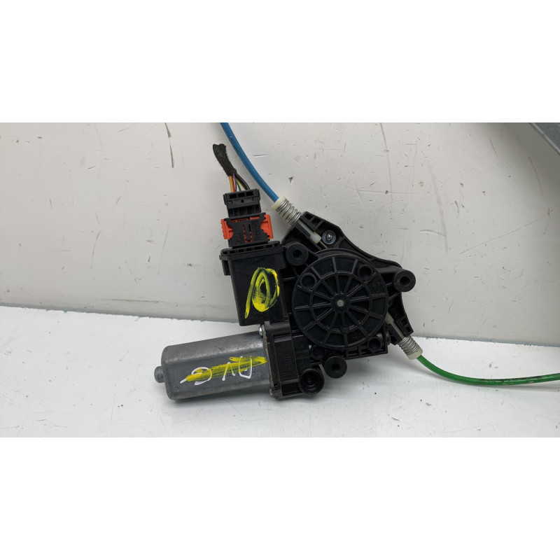 Leve vitre electrique avant gauche OPEL CORSA D Photo n°1