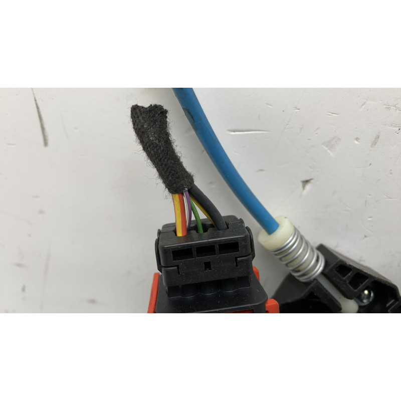 Leve vitre electrique avant gauche OPEL CORSA D Photo n°3