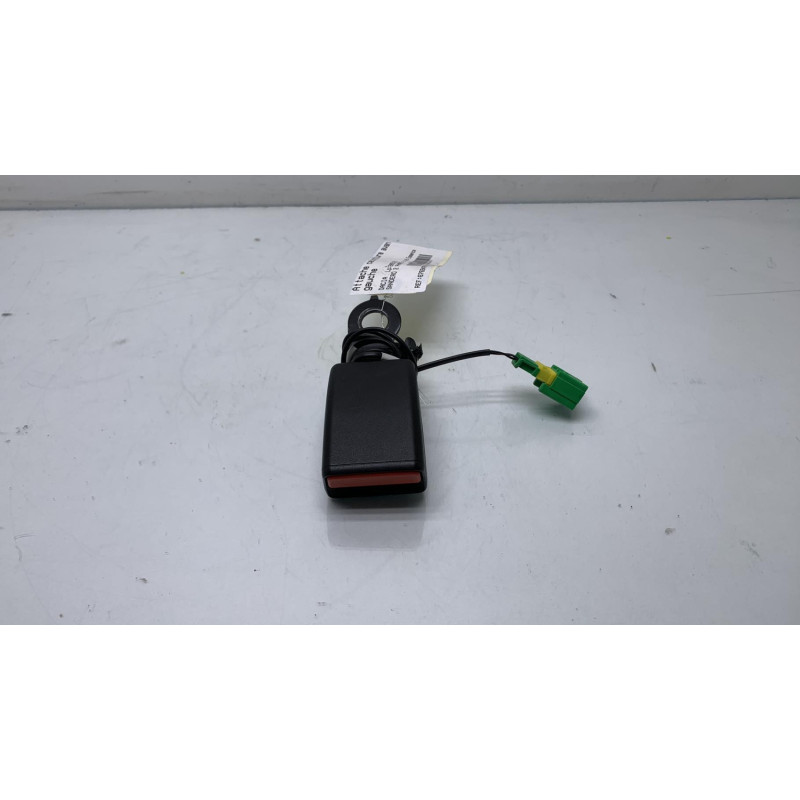 Attache ceinture avant gauche DACIA SANDERO 2 Photo n°2
