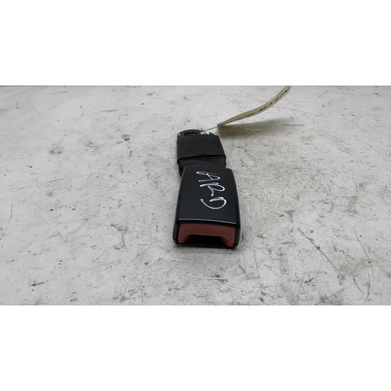 Attache ceinture arriere droit CHEVROLET ORLANDO Photo n°1