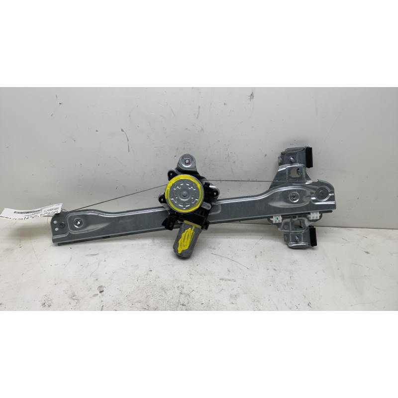 Leve vitre electrique arriere droit CHEVROLET ORLANDO Photo n°1