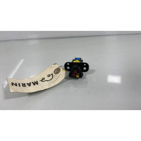 Bouton de warning CHEVROLET ORLANDO Photo n°1