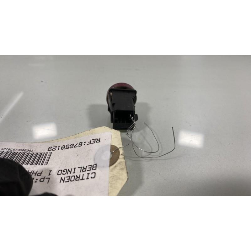 Bouton de warning CITROEN BERLINGO 1 Photo n°3