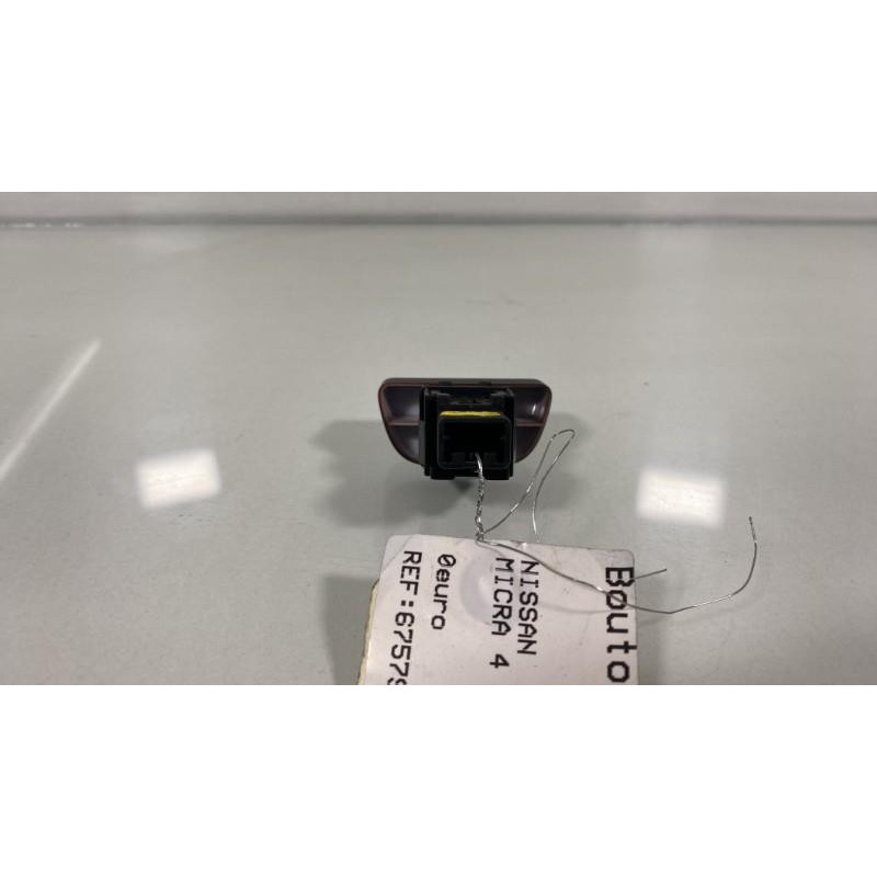 Bouton de warning NISSAN MICRA 4 Photo n°2