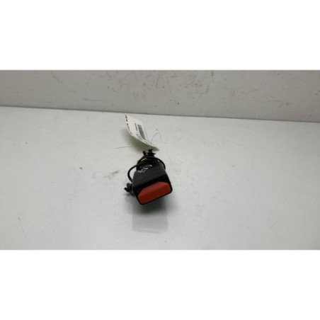 Attache ceinture avant droit DACIA SANDERO 2 Photo n°1