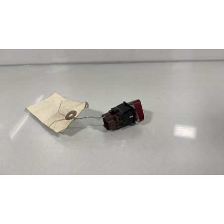 Bouton de warning PEUGEOT 607 Photo n°1