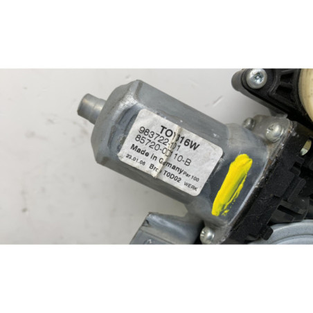 Leve vitre electrique avant gauche TOYOTA YARIS 2