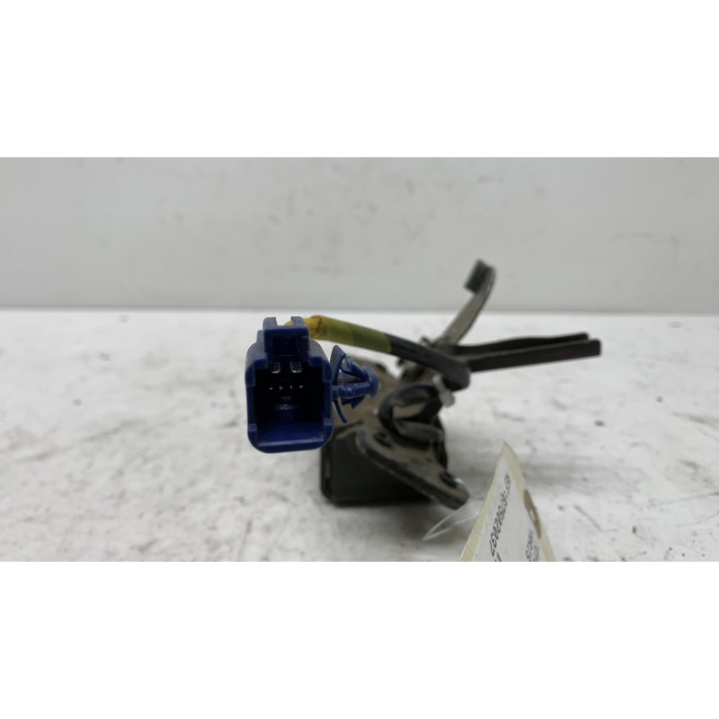 Serrure de coffre TOYOTA YARIS 2 Photo n°1