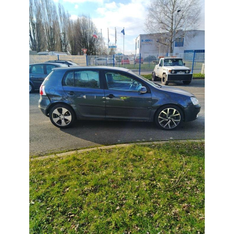 Feu arriere secondaire droit (feux) VOLKSWAGEN GOLF 5 Photo n°14