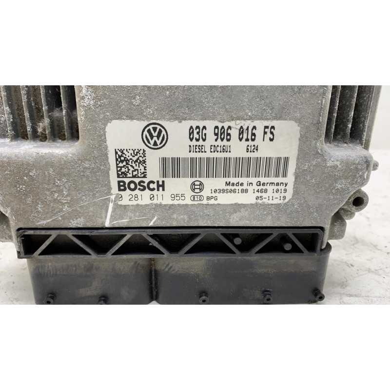 Calculateur moteur VOLKSWAGEN GOLF 5 Photo n°1