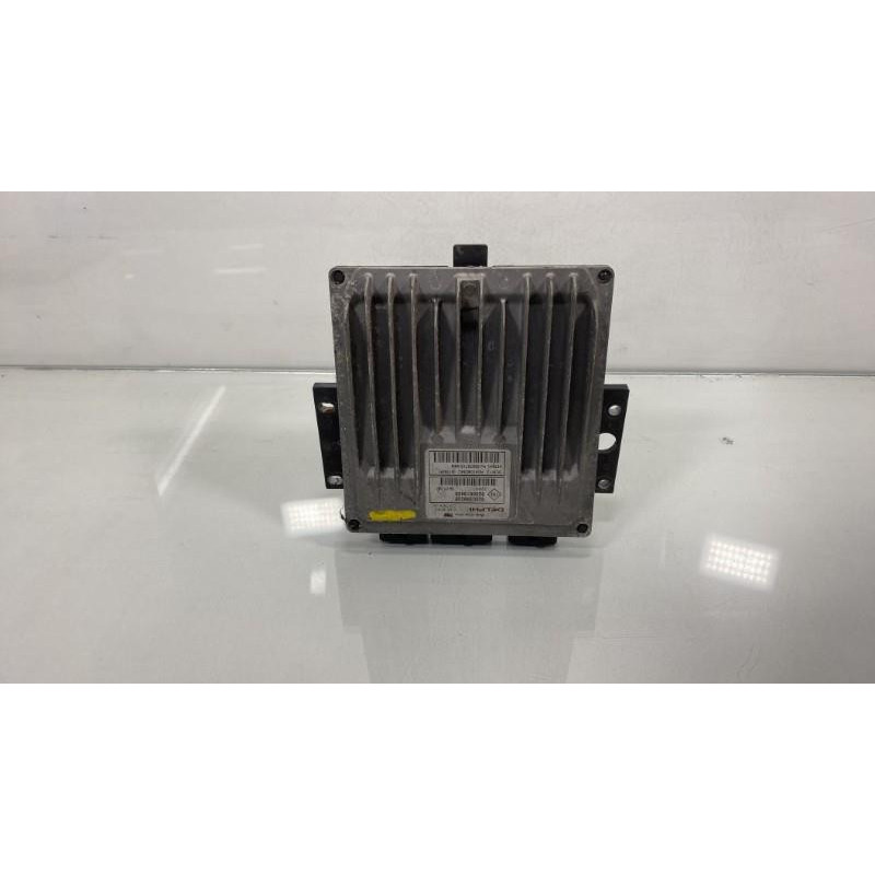 Calculateur moteur RENAULT CLIO 3 Photo n°1
