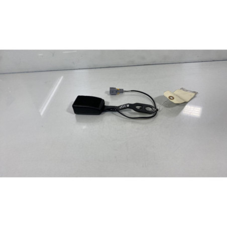 Attache ceinture avant gauche PEUGEOT 208 1