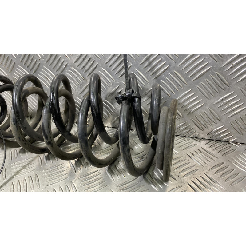 Ressort de suspension arriere VOLKSWAGEN GOLF 7 Photo n°3