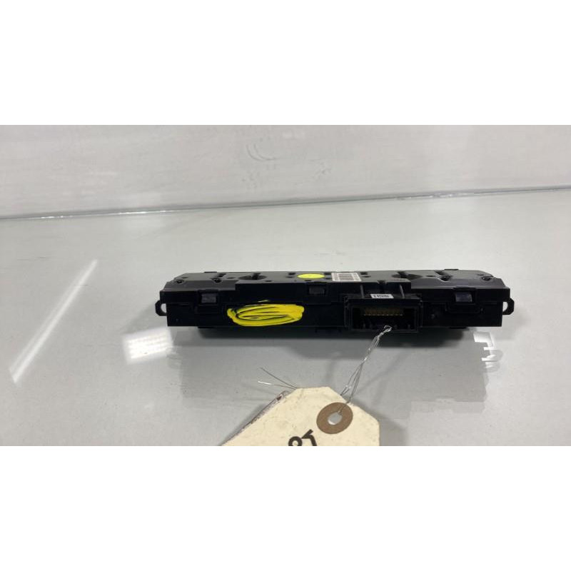 Bouton de warning RENAULT CLIO 5 Photo n°3