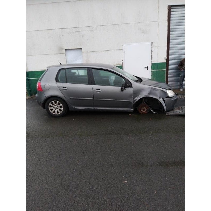 Feu arriere secondaire droit (feux) VOLKSWAGEN GOLF 5 Photo n°4