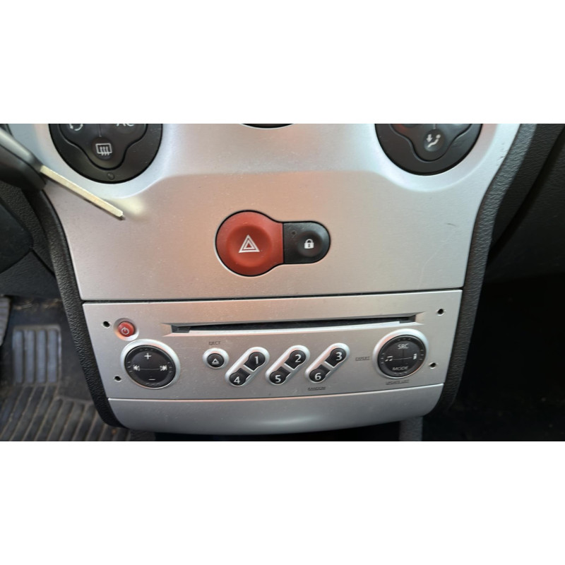 Vitre arriere gauche RENAULT MODUS Photo n°4