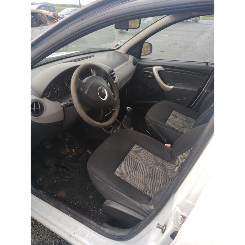 Calandre DACIA SANDERO 1 Photo n°4