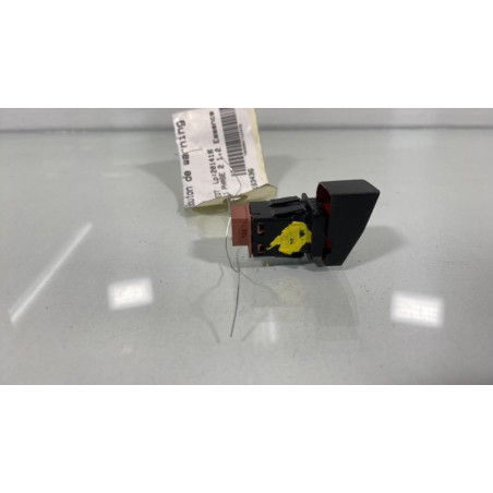 Bouton de warning PEUGEOT 5008 1
