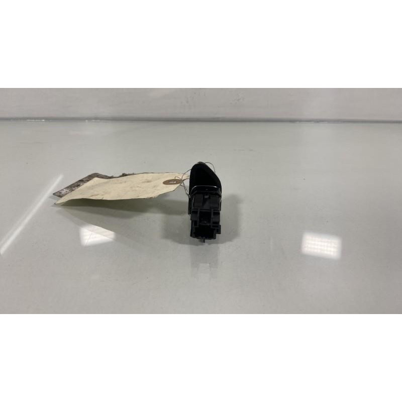Bouton de warning RENAULT CLIO 4 Photo n°1