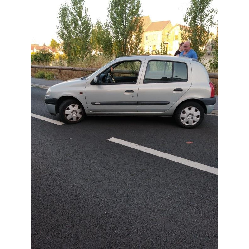 Pare choc arriere RENAULT CLIO 2 Photo n°10