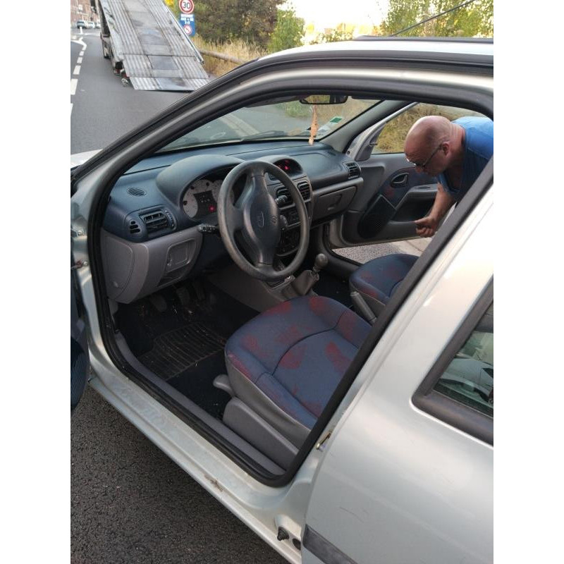 Pare choc arriere RENAULT CLIO 2 Photo n°12