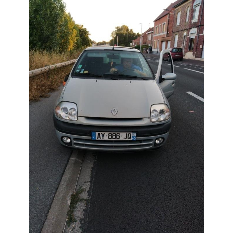 Pare choc arriere RENAULT CLIO 2 Photo n°17