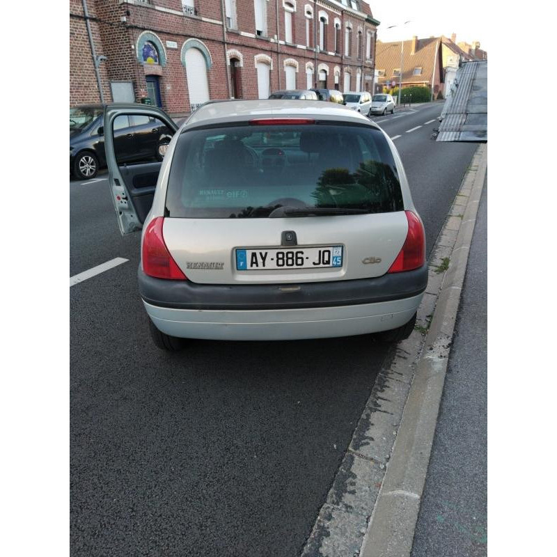 Pare boue avant gauche RENAULT CLIO 2 Photo n°6