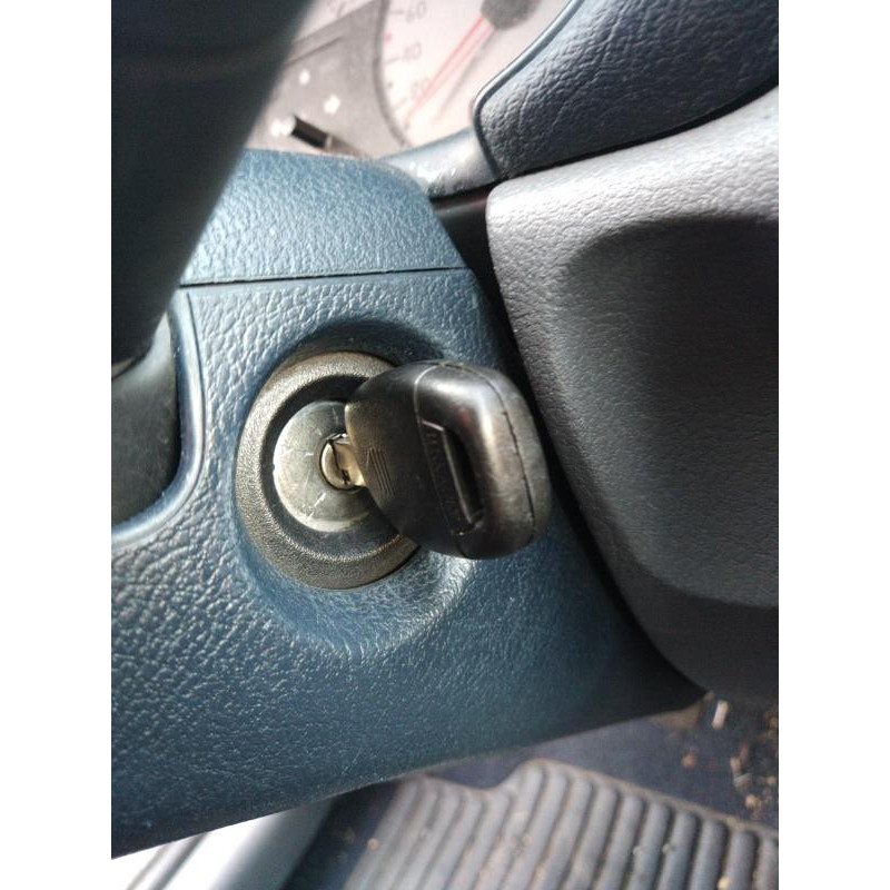Pare boue avant gauche RENAULT CLIO 2 Photo n°12