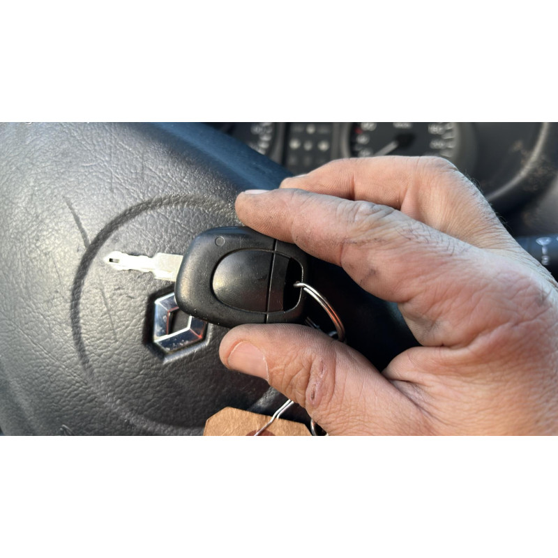 Pare choc avant RENAULT CLIO 2 Photo n°14