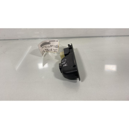 Interrupteur de leve vitre arriere droit RENAULT CLIO 4