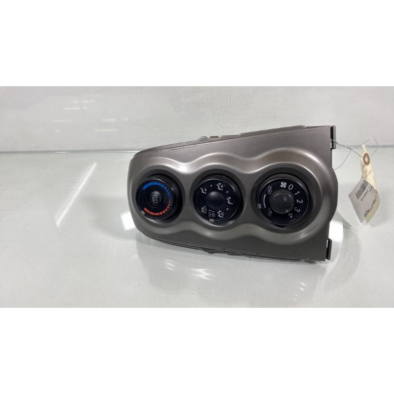 Commande chauffage TOYOTA YARIS 2 Photo n°2