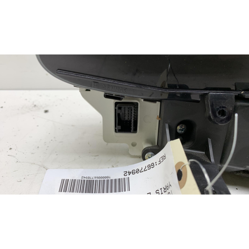 Compteur TOYOTA YARIS 2 Photo n°1